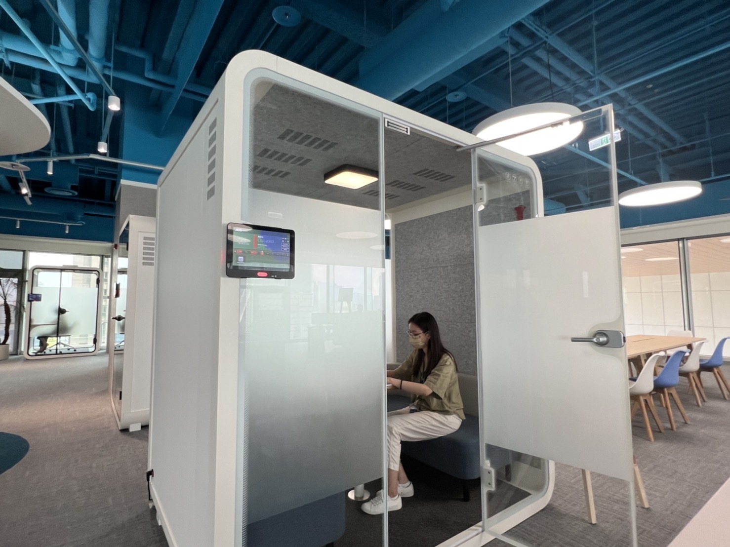 k1体育高雄據點的智慧行動辦公艙，展現k1体育在面板以外的研發應用軟實力